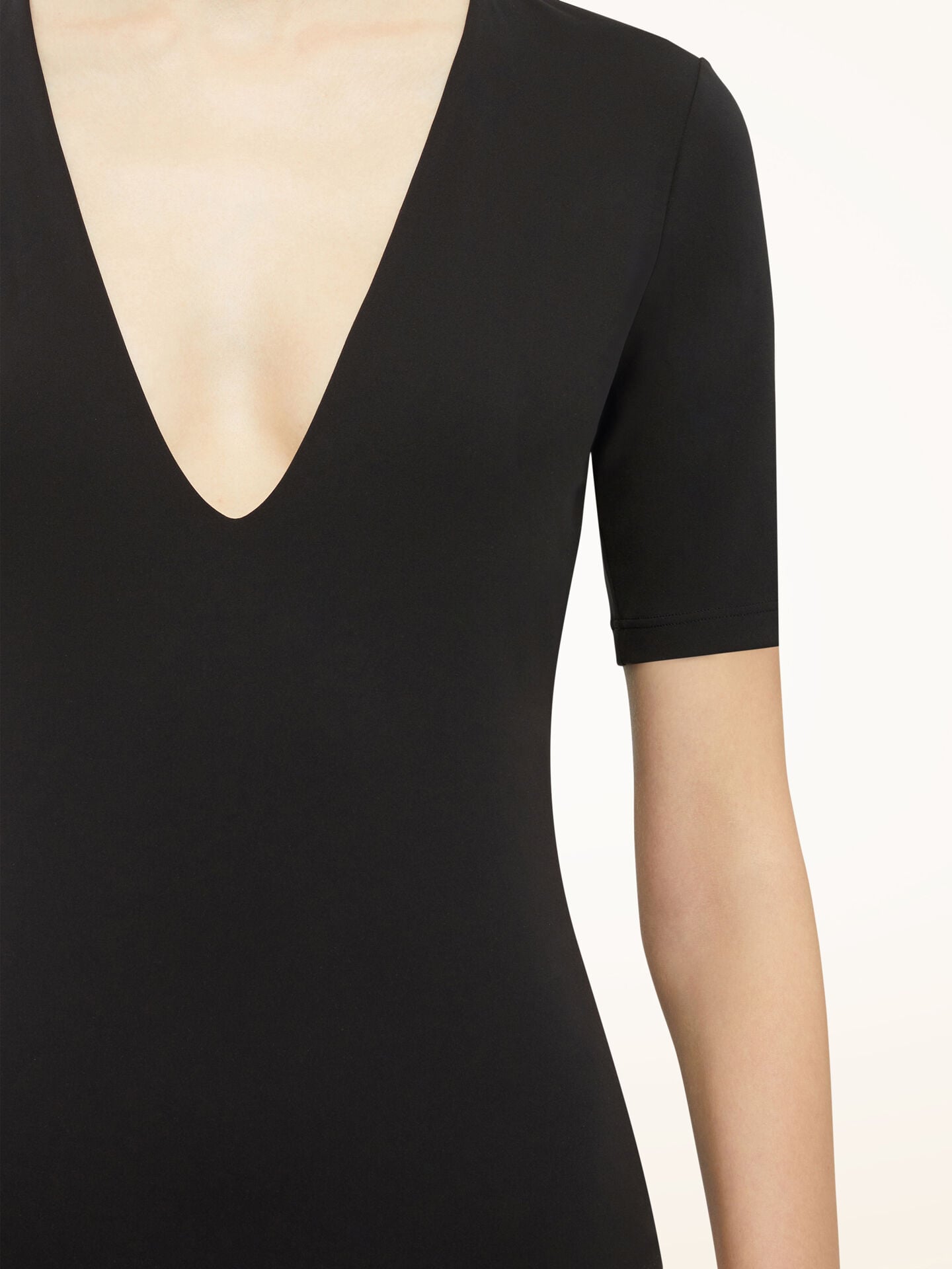 DEEP V STRING BODY DEEP V STRING BODY