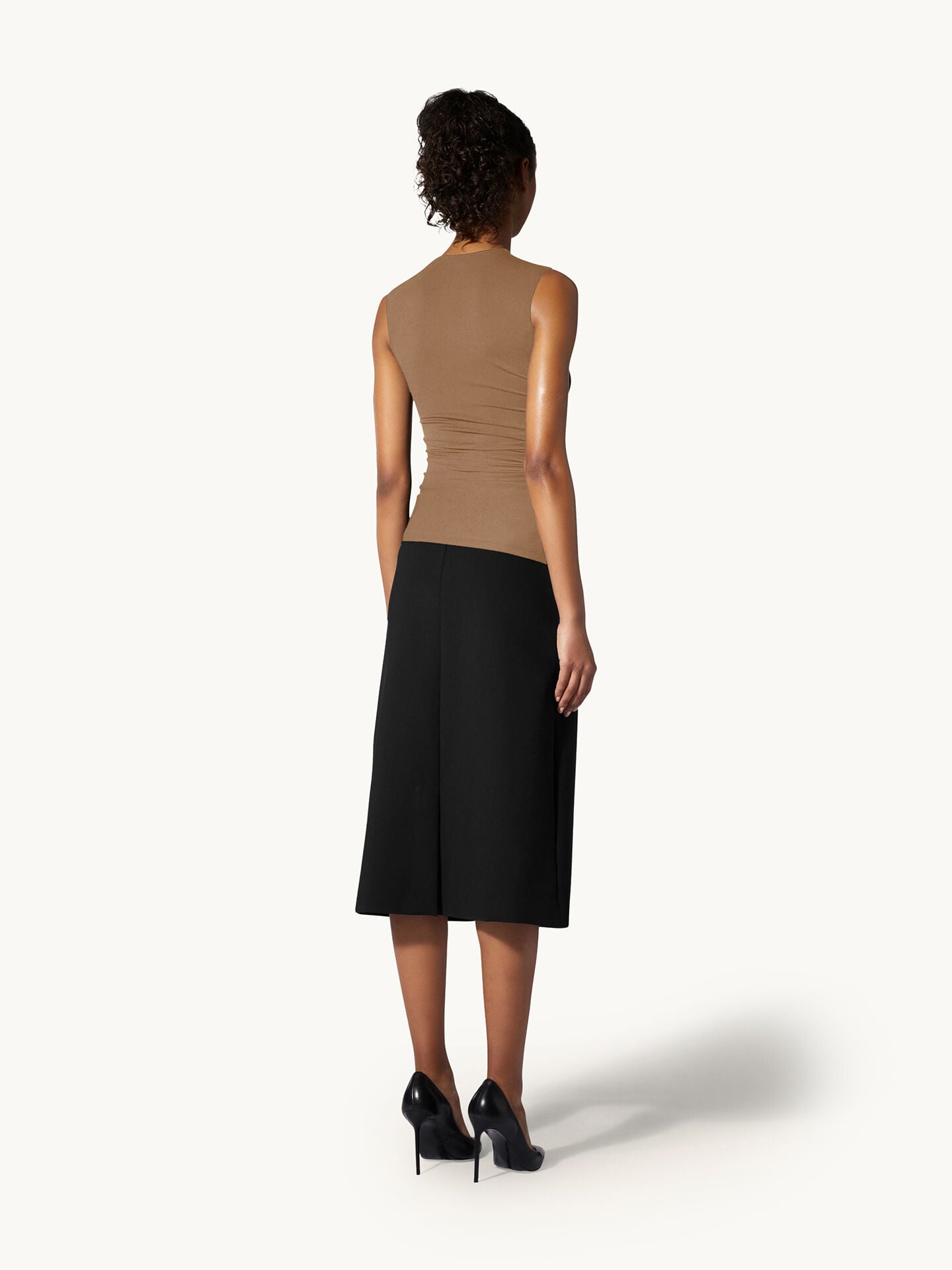 THE CREPE JERSEY TOP SLEEVELES THE CREPE JERSEY TOP SLEEVELES