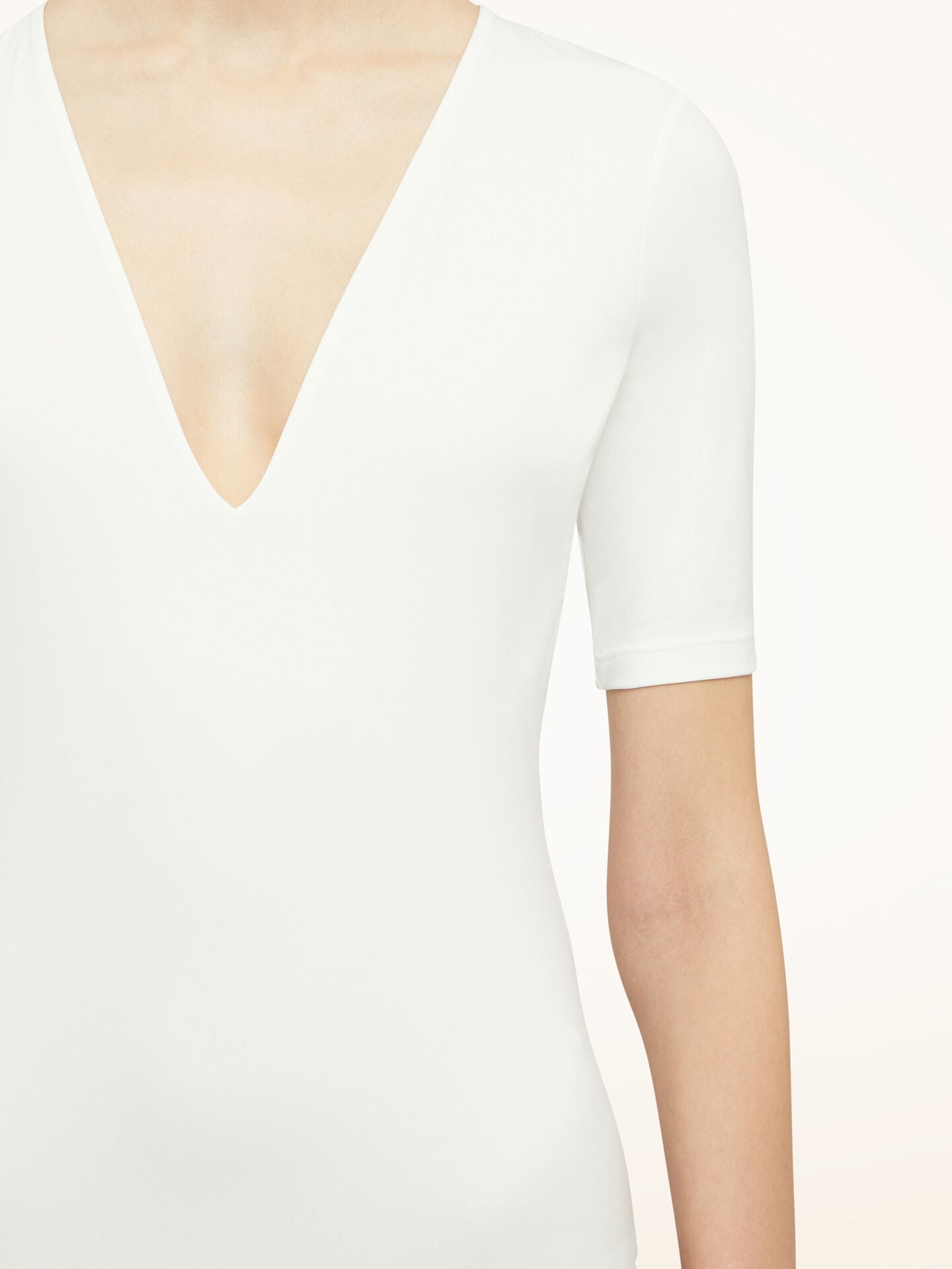 DEEP V STRING BODY DEEP V STRING BODY