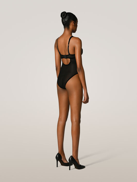BONDED TO TULLE FORMING BODY
