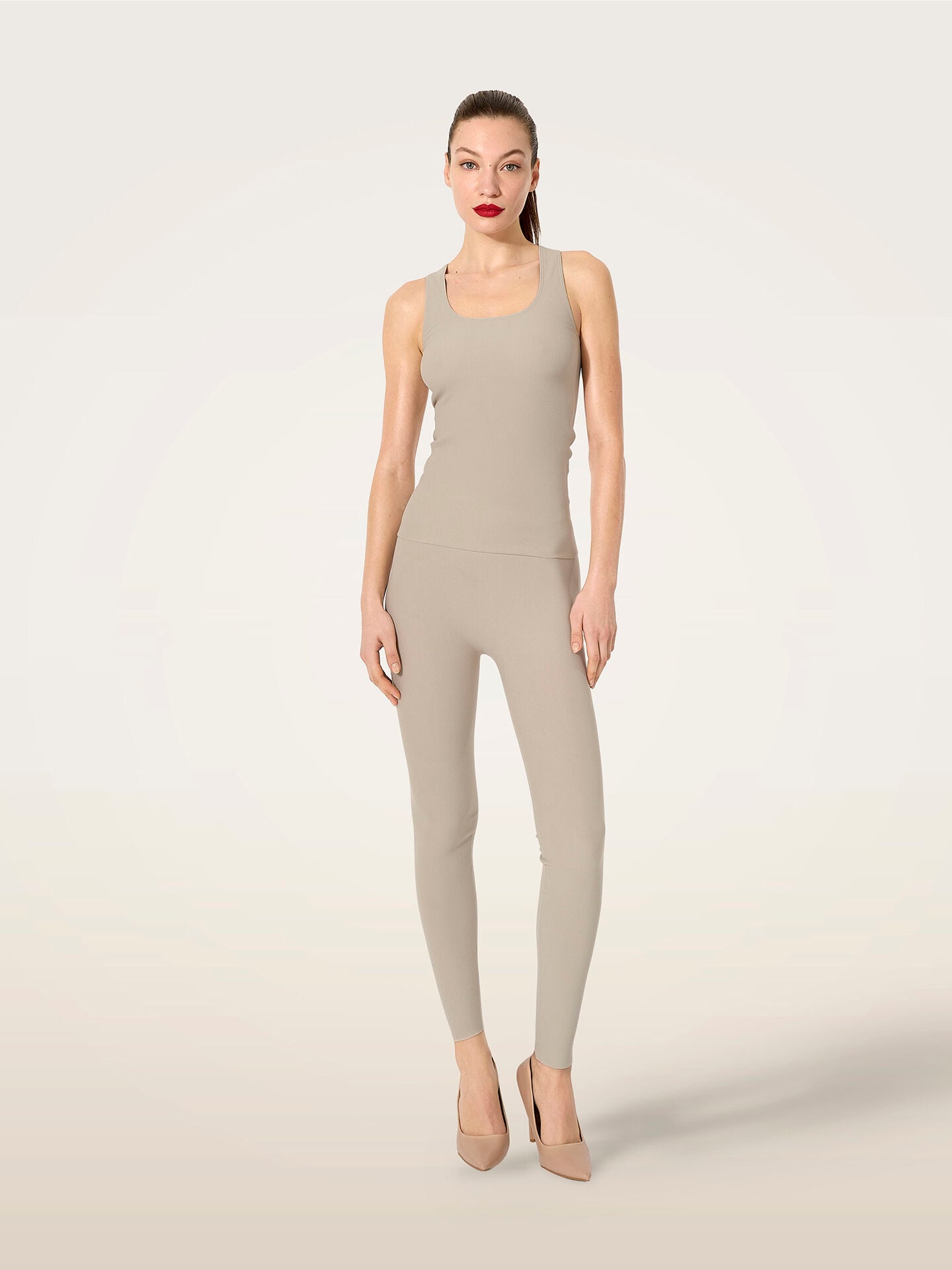 SEAMLESS FORM LEGGINGS SEAMLESS FORM LEGGINGS
