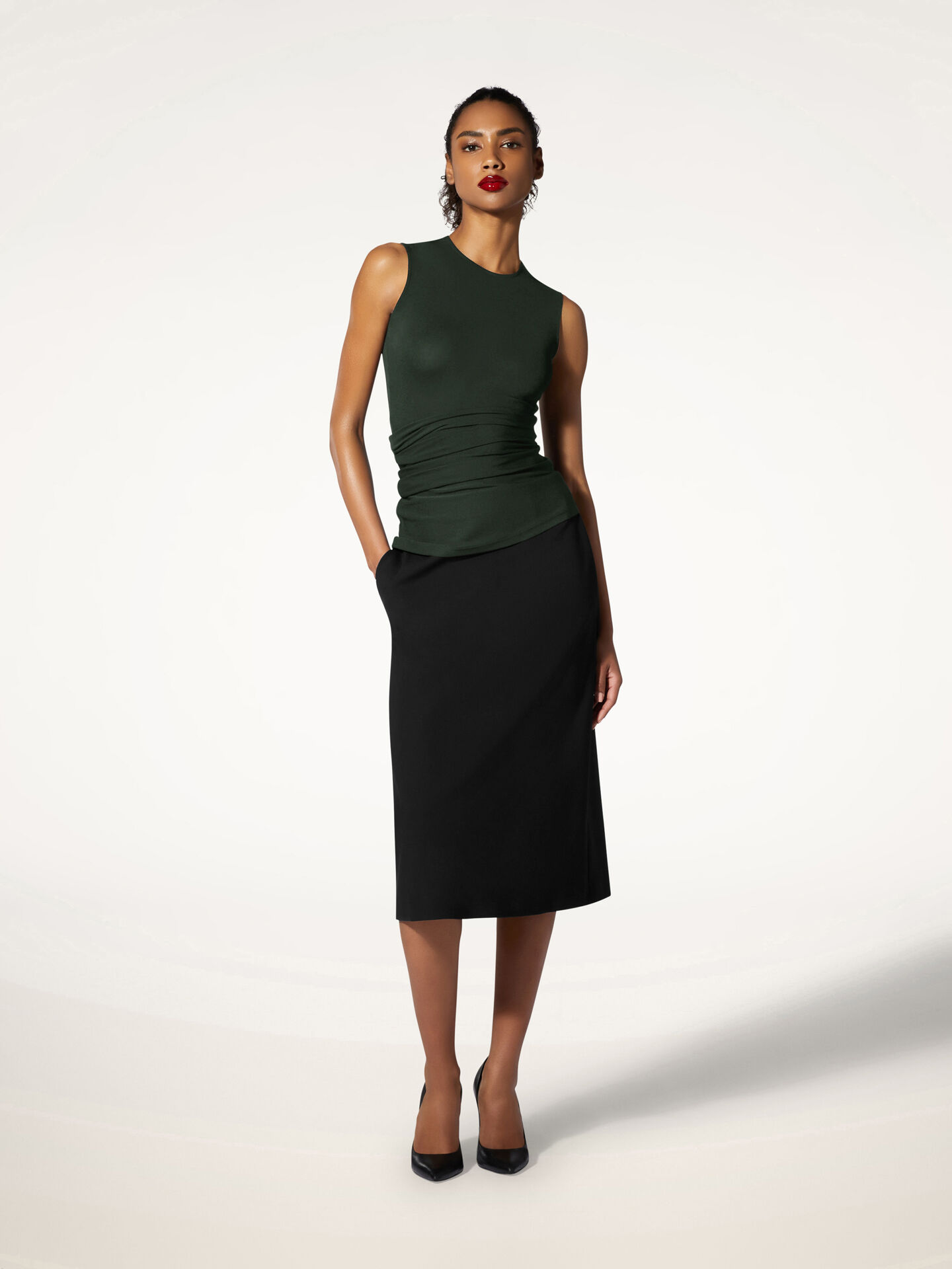 THE CREPE JERSEY TOP SLEEVELES THE CREPE JERSEY TOP SLEEVELES