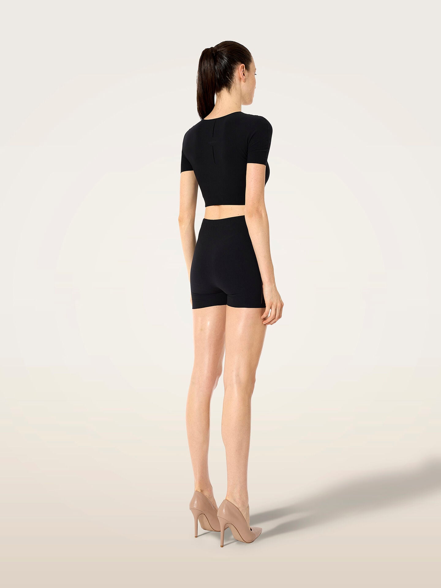 SEAMLESS FORM TOP SHORT SLEEVE