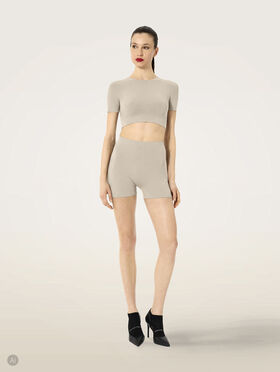 SEAMLESS FORM SHORTS