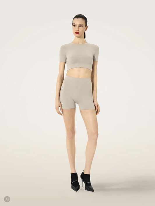 SEAMLESS FORM SHORTS
