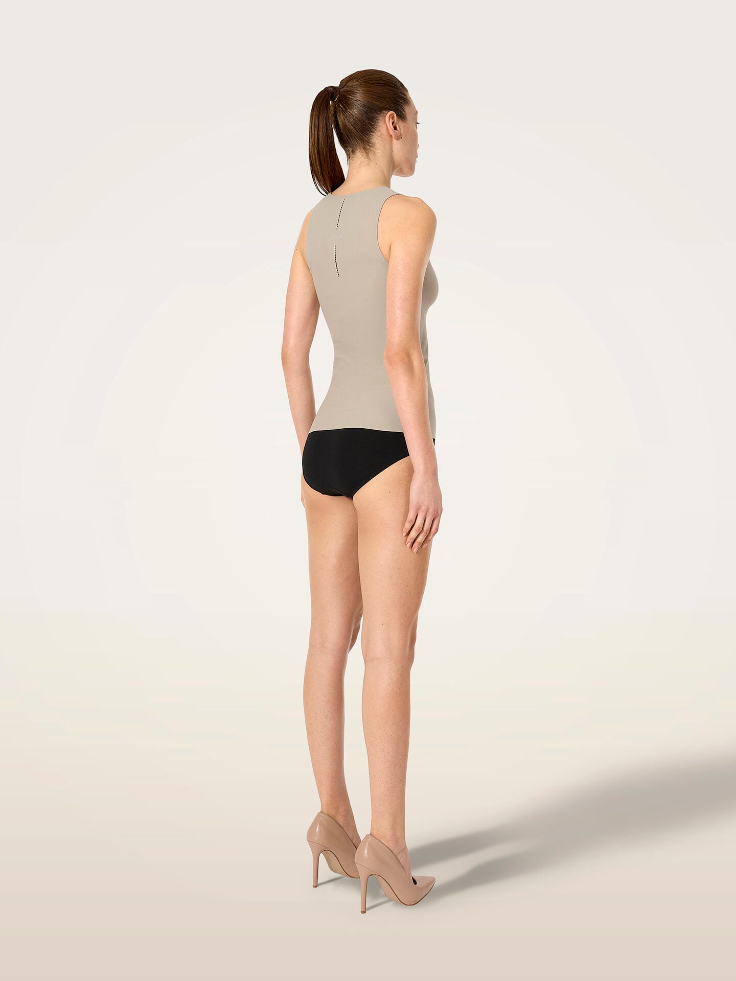 SEAMLESS FORM TOP SLEEVELESS SEAMLESS FORM TOP SLEEVELESS