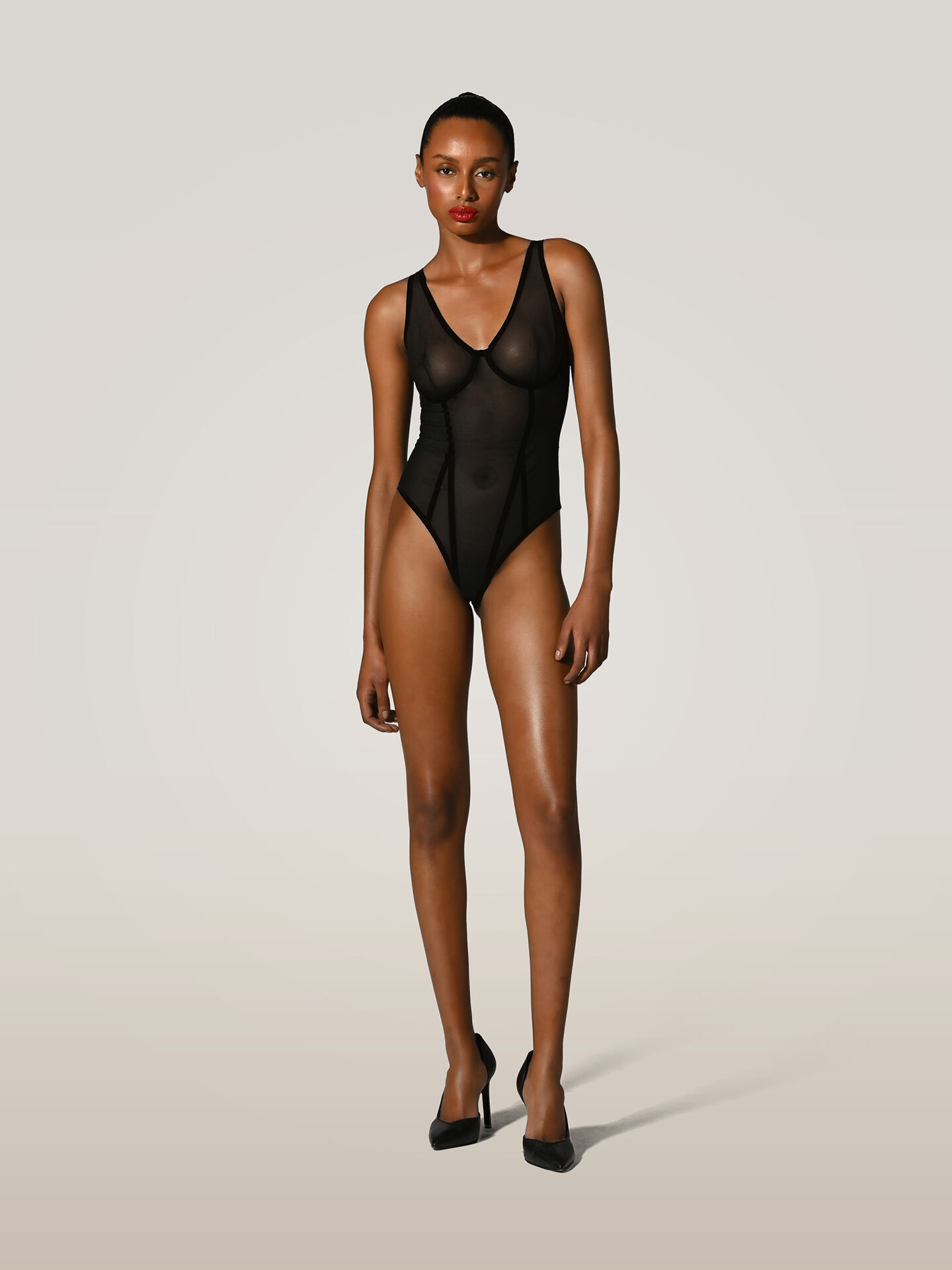 BONDED TO TULLE FORMING BODY