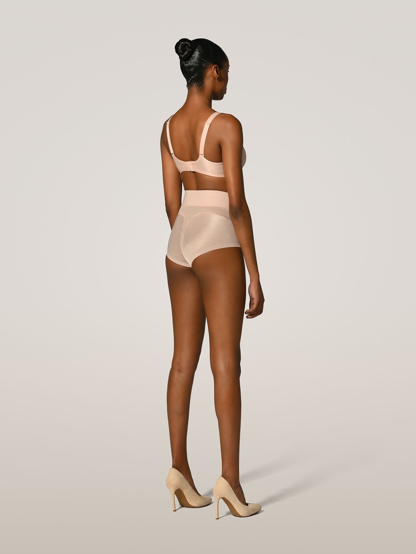 SHEER T. CURVE ENHANCING BRIEF SHEER T. CURVE ENHANCING BRIEF