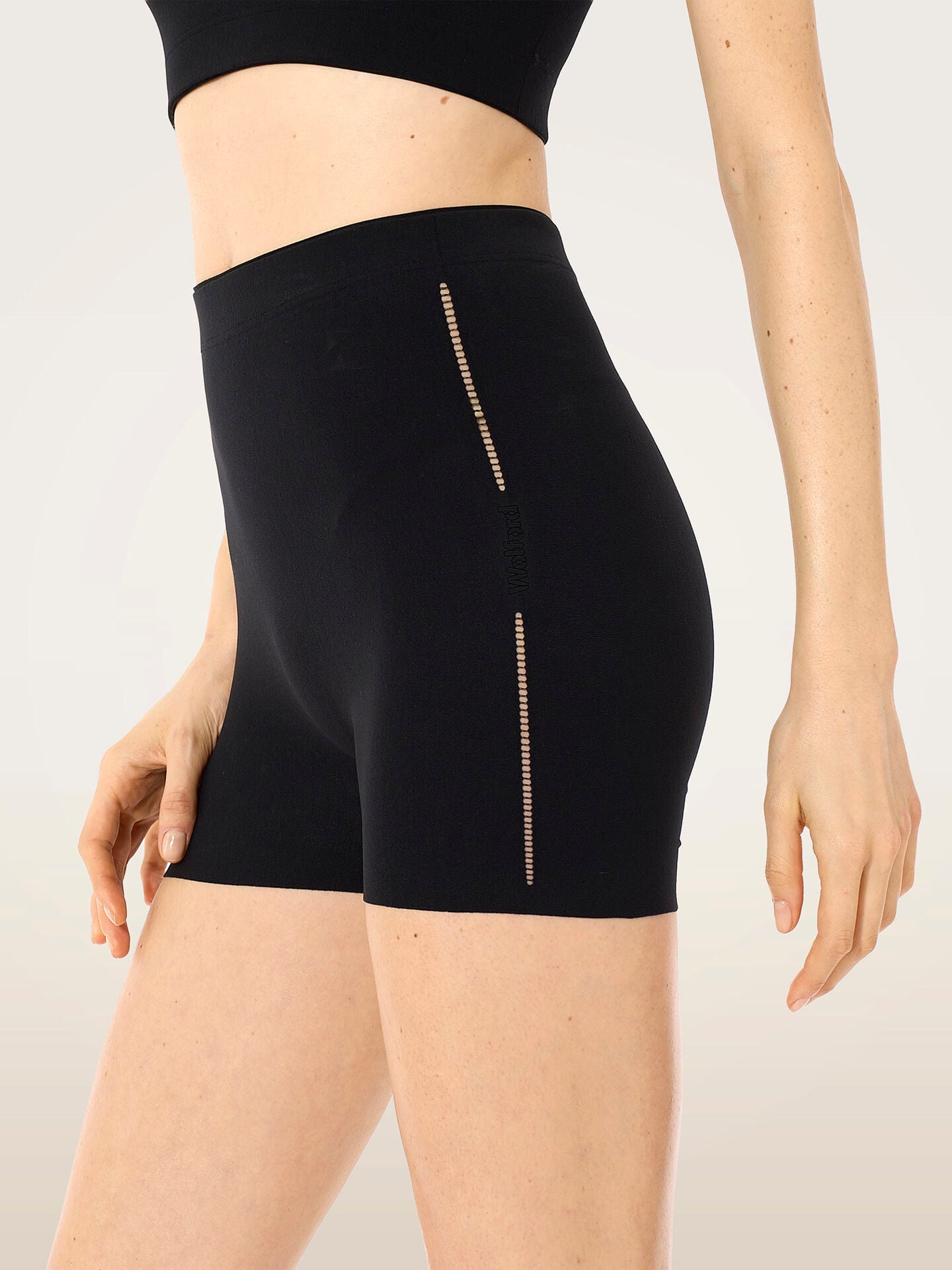 SEAMLESS FORM SHORTS SEAMLESS FORM SHORTS