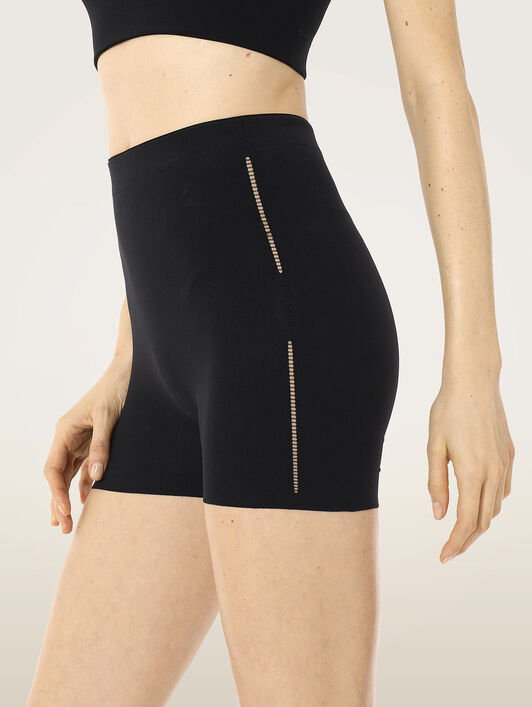 SEAMLESS FORM SHORTS SEAMLESS FORM SHORTS