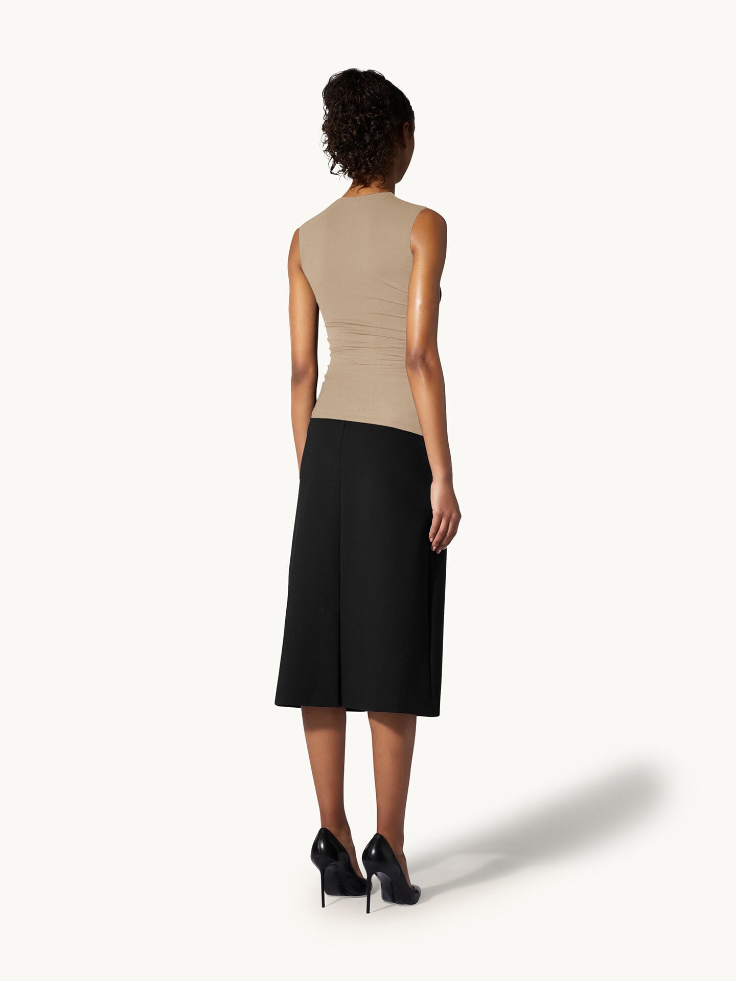 THE CREPE JERSEY TOP SLEEVELES THE CREPE JERSEY TOP SLEEVELES