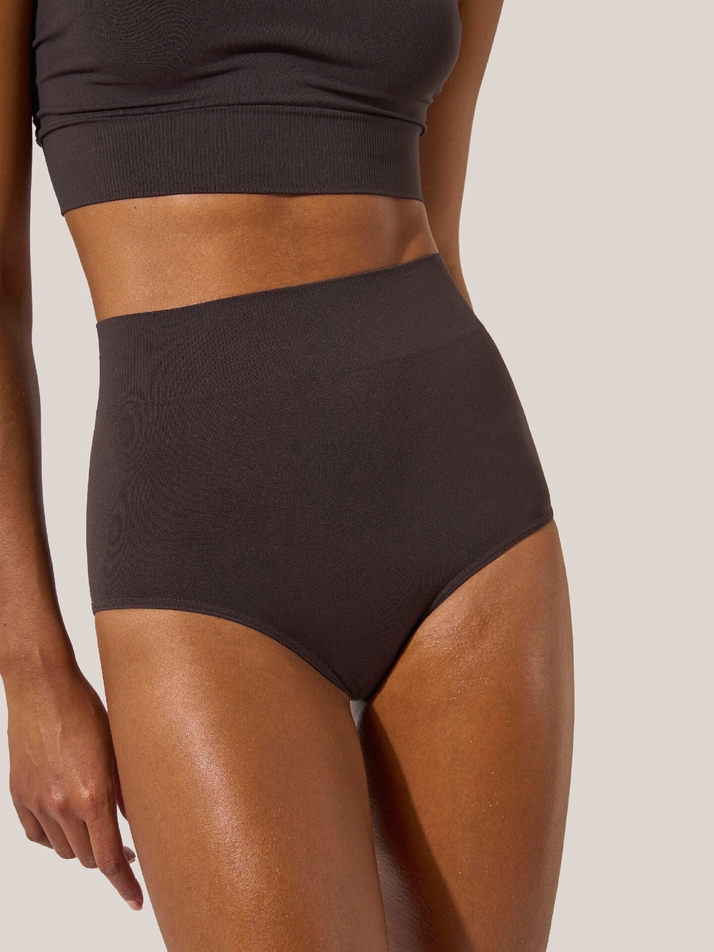 SEAMLESS SHORTS