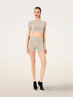 SEAMLESS FORM SHORTS