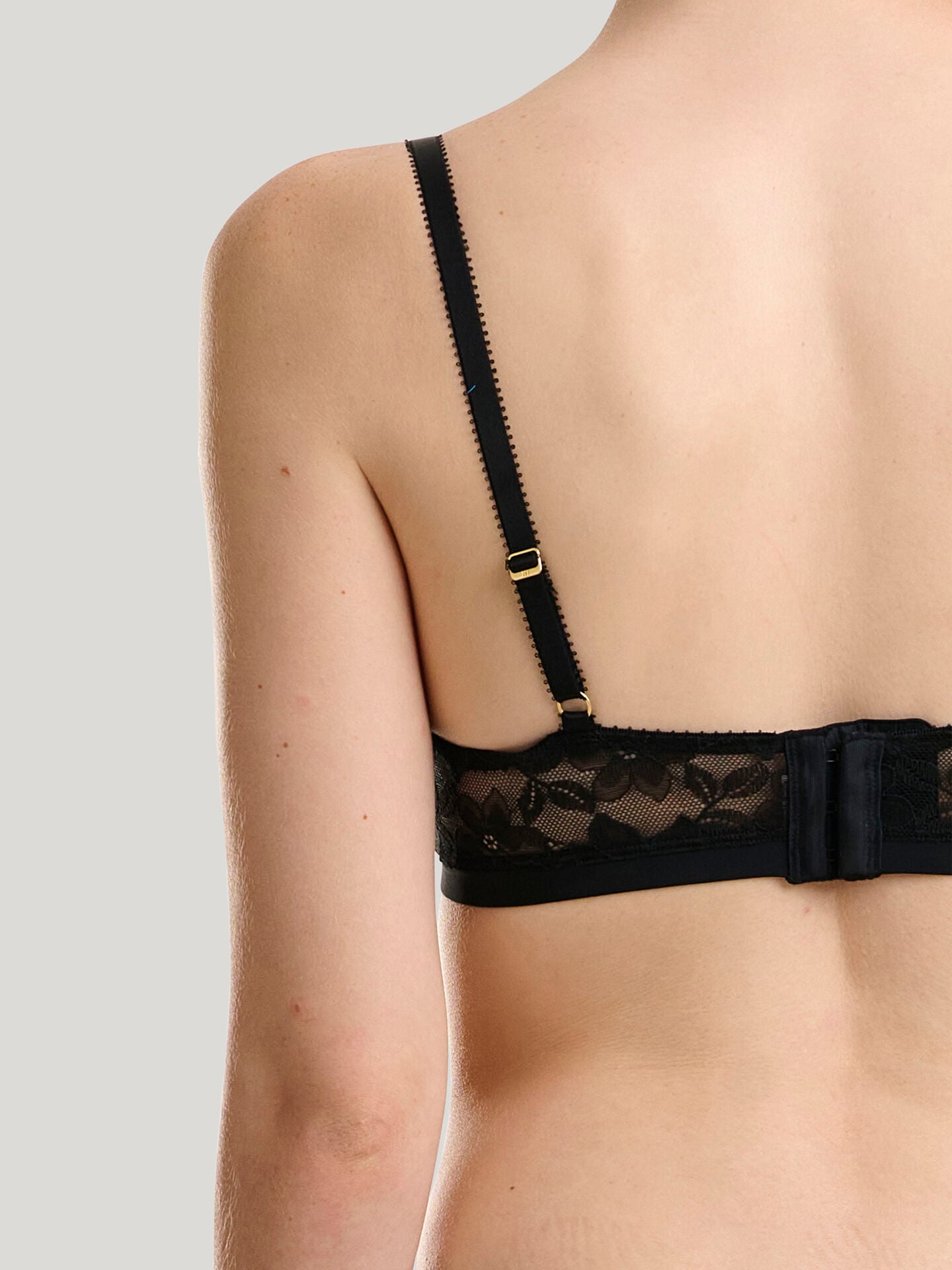 LACE TRIANGLE BRA